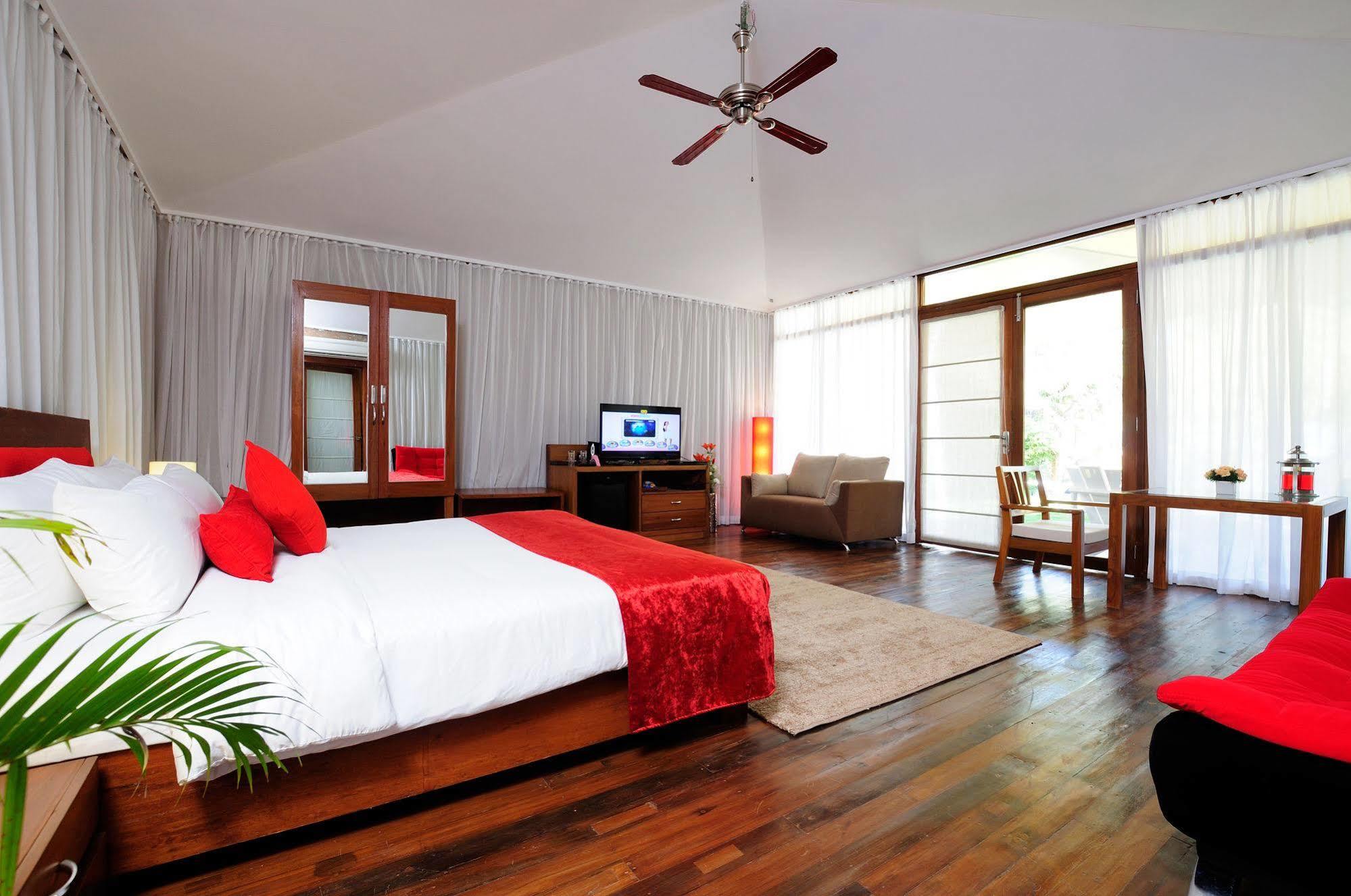 Teso Waterfront Resort 3*