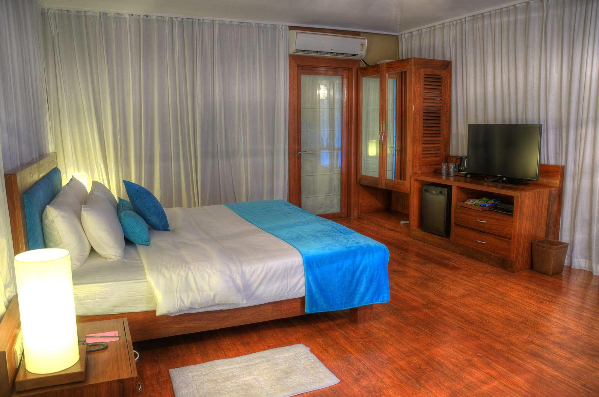 Resort Teso Waterfront Siolim